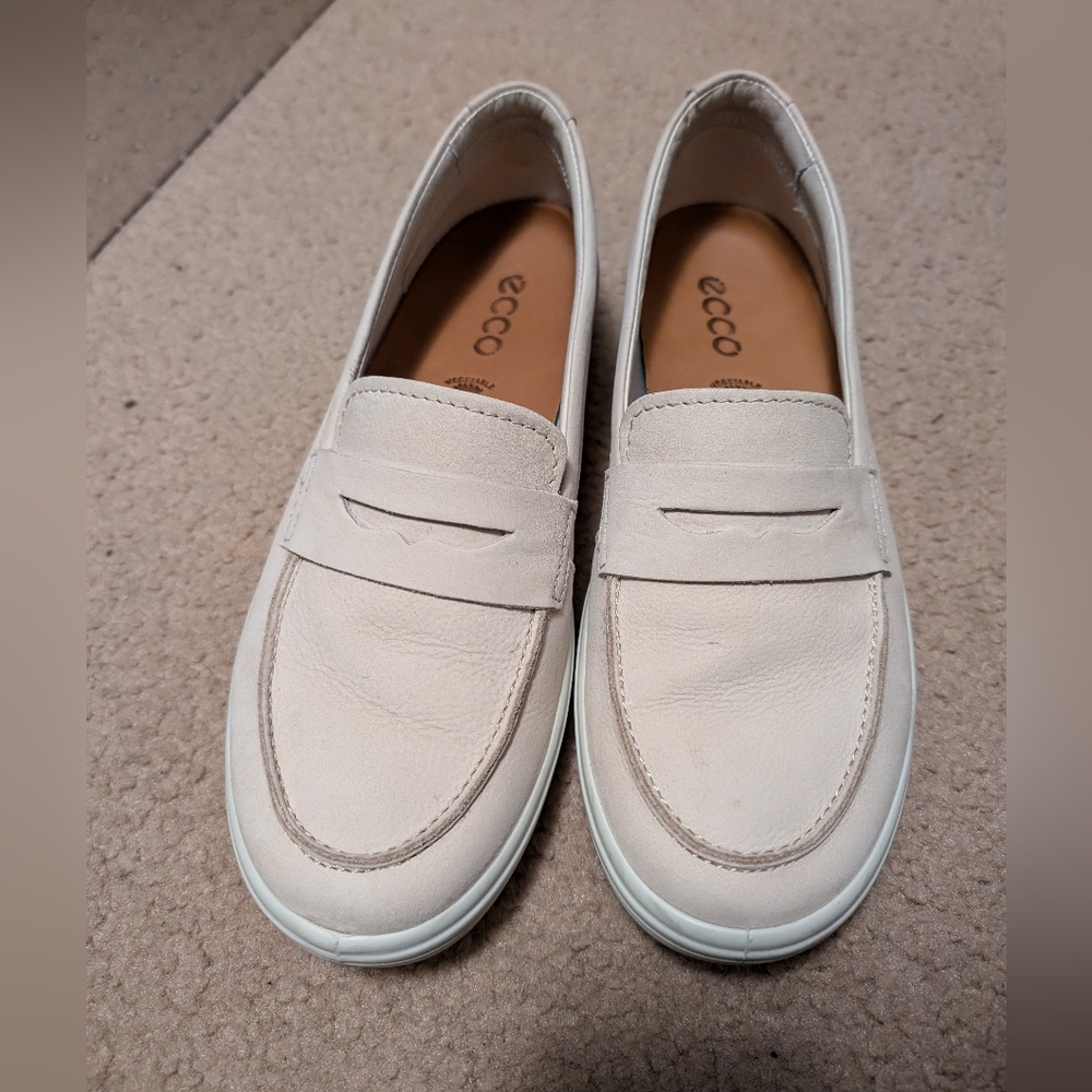 EUC Ecco Soft 7 Loafer Women's - size 38 - limestone nubuck (leather)